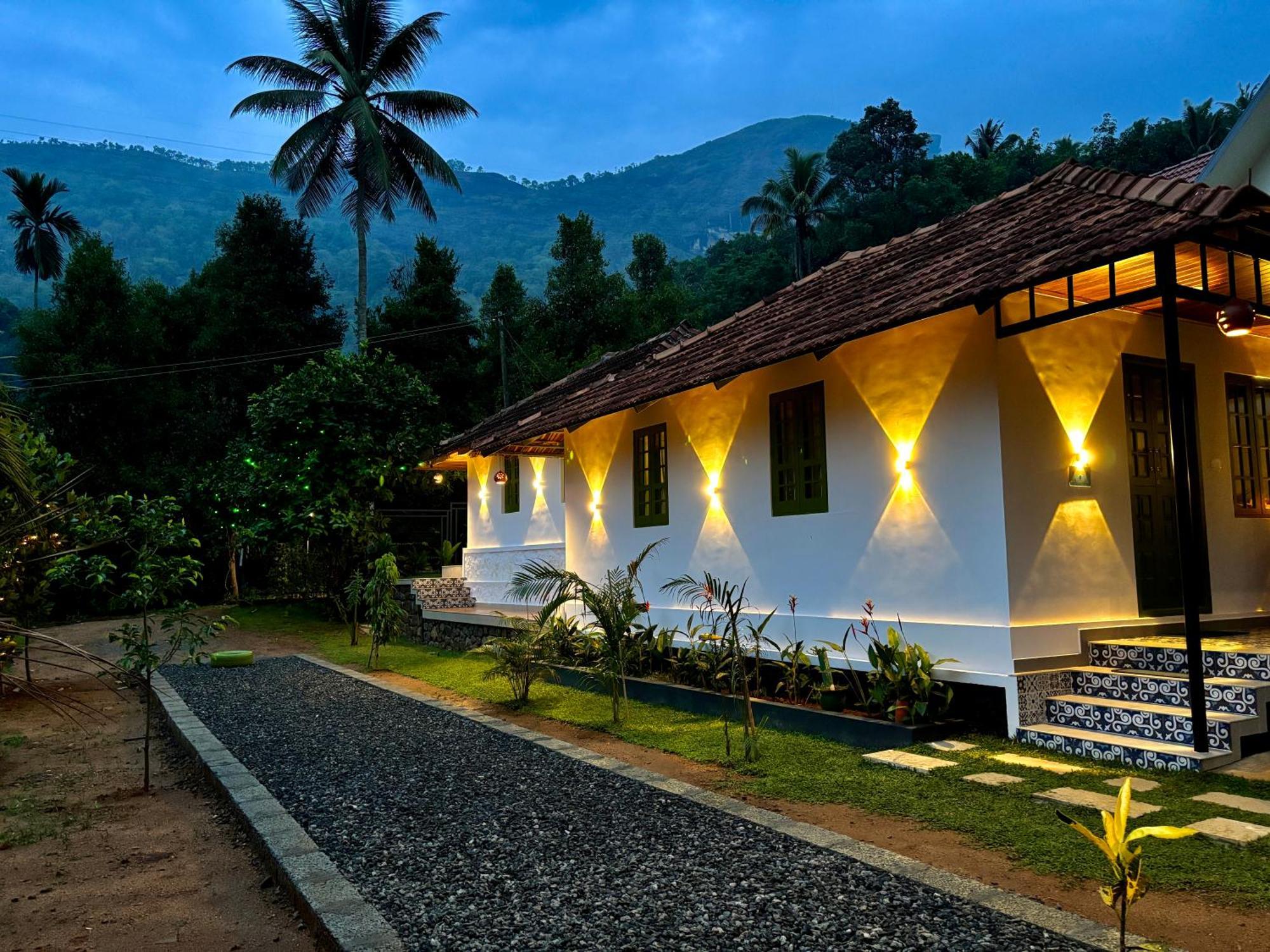 Calm Shack - 2 Bedroom-Boutique Farm Stay มุนนาร์ ภายนอก รูปภาพ